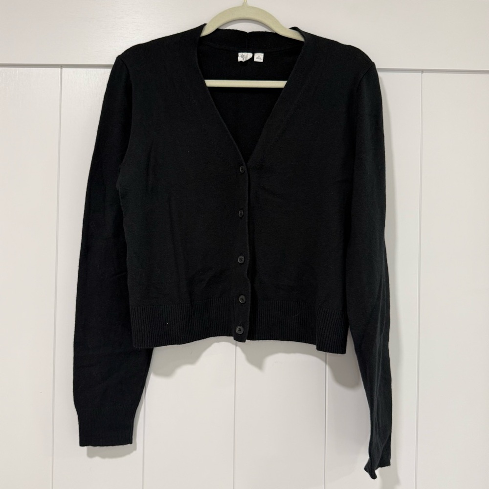 ✨ GAP Black Button Front V Neck Cardigan Sweater — Size S ✨